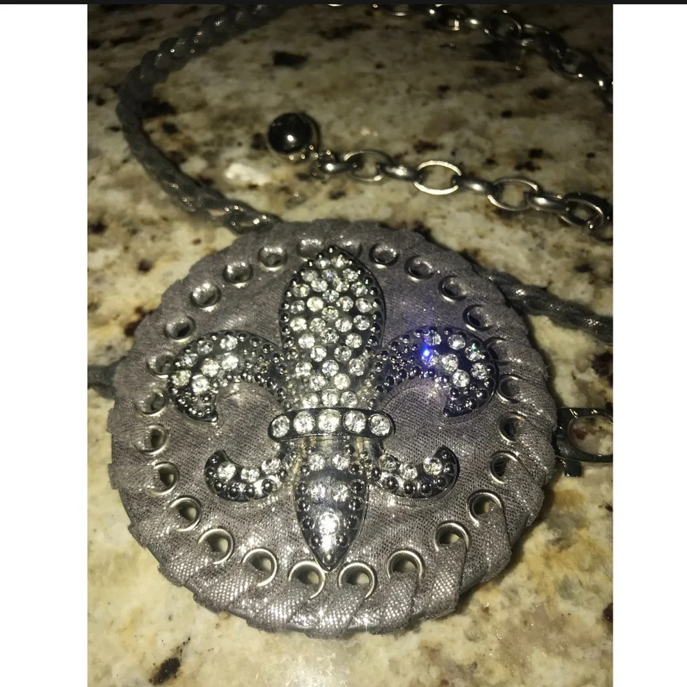 Fleur De Leis Belt in Silver - Picture 4 of 5
